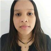 Niñera ayuda con las tareas escolares